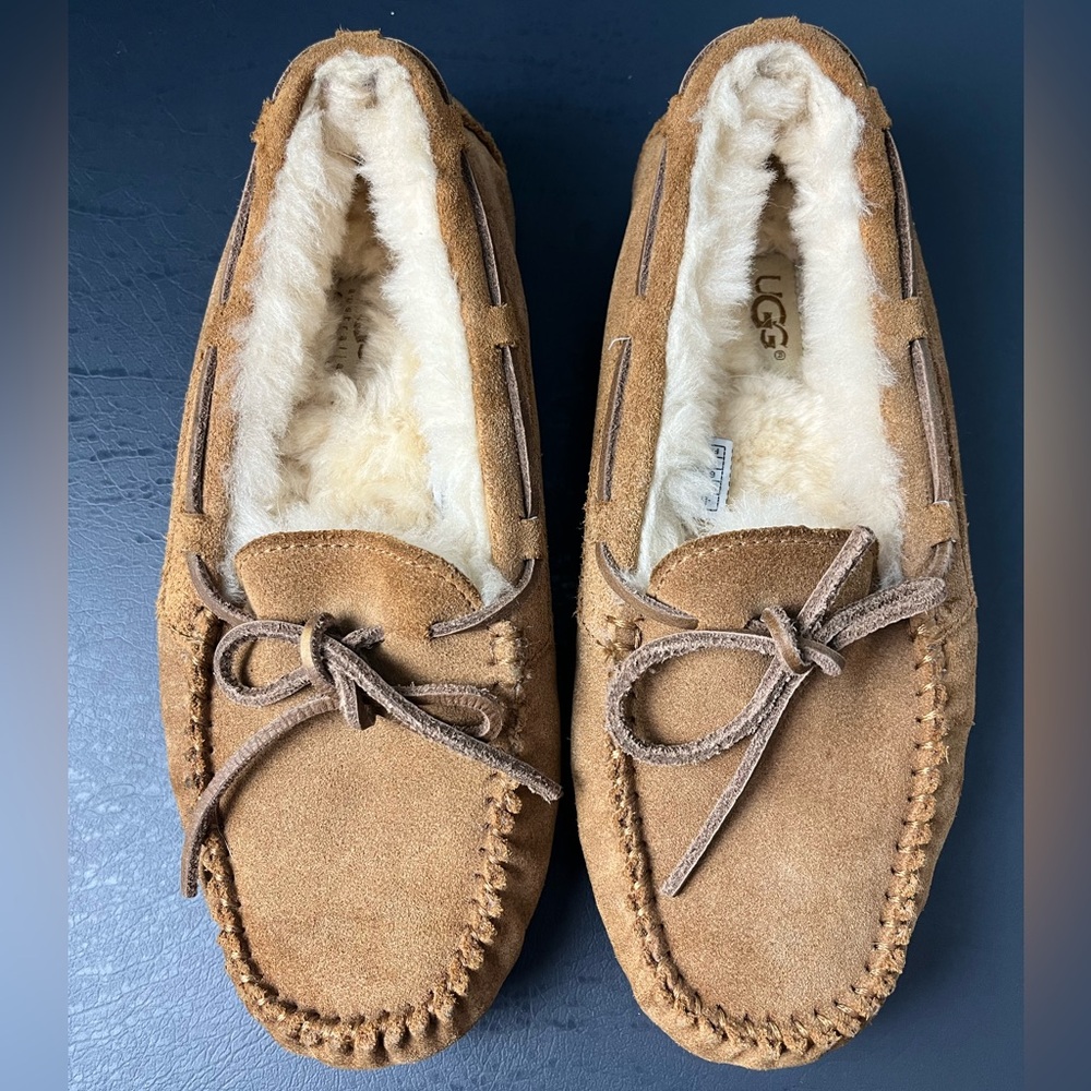 UGG Dakota cozy sherpa slipper